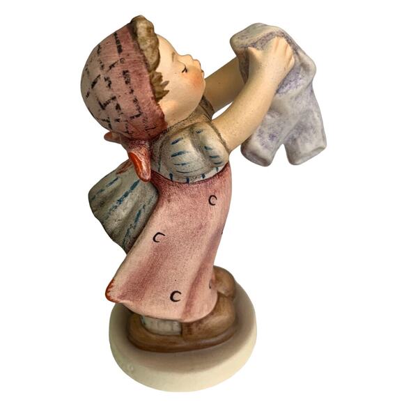 Vintage 1987 Hummel Goebel #283 Clothes Washing Day Collectible Ceramic Figurine - Picture 2 of 6
